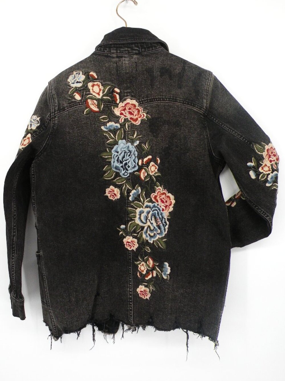 NWOT DRIFTWOOD Black Ripped / Embroidered Trucker Denim Jacket Women (M)
